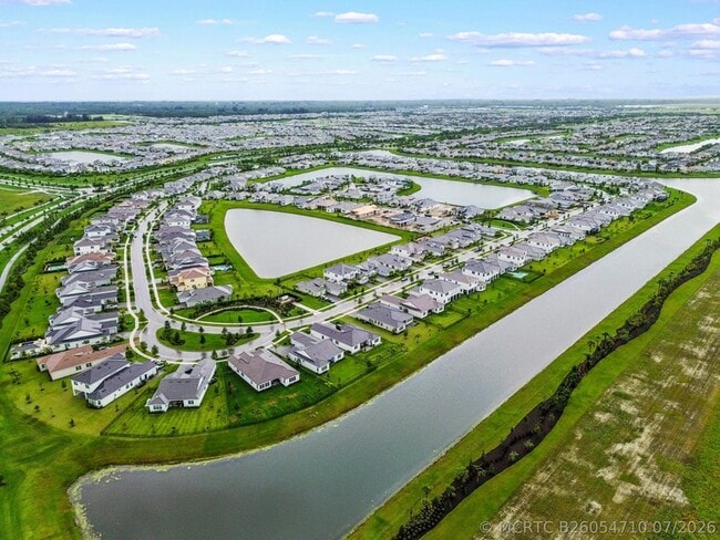 Building Photo - 15030 Wildwood Cir