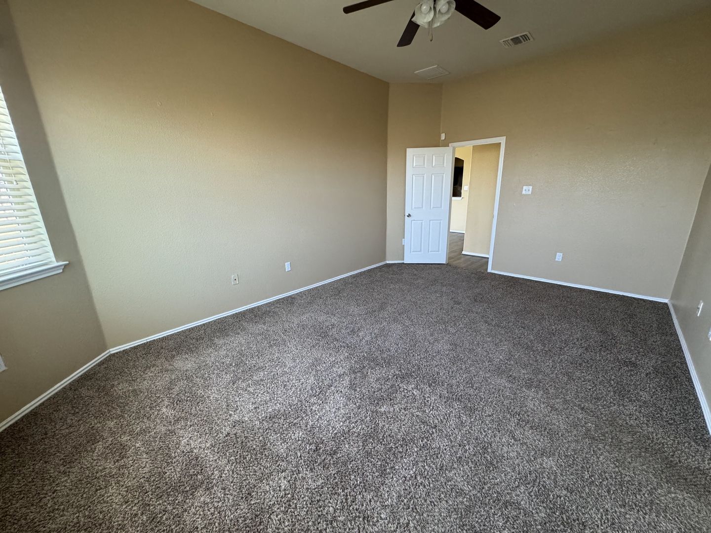 Building Photo - 6406 Clear Brook Dr