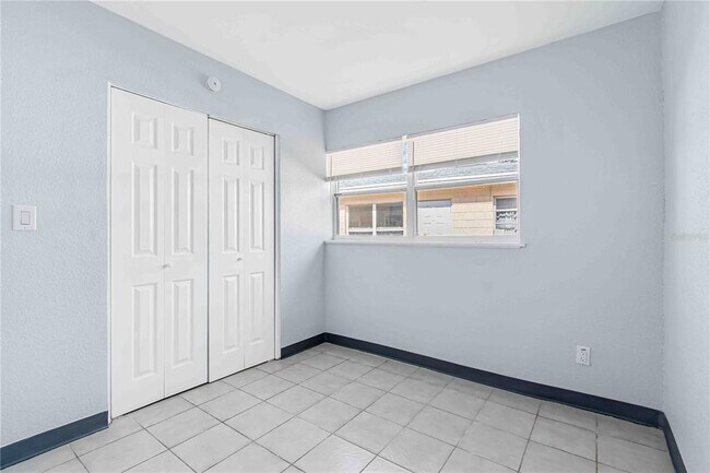 Building Photo - 140 112th Ave N