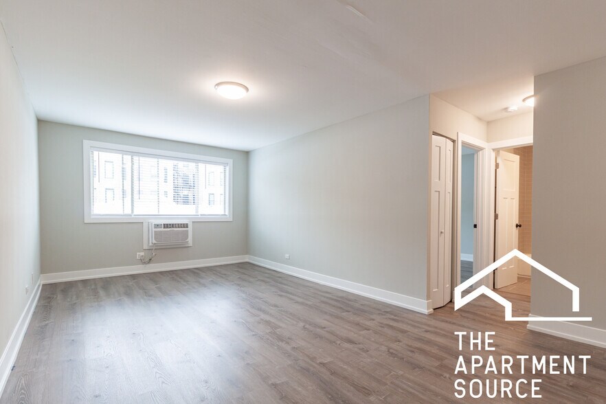 Primary Photo - 529 W Surf St