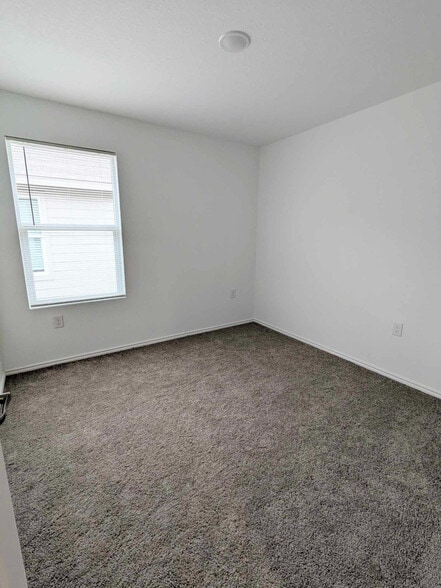 Building Photo - Room in House on Repeating Wy