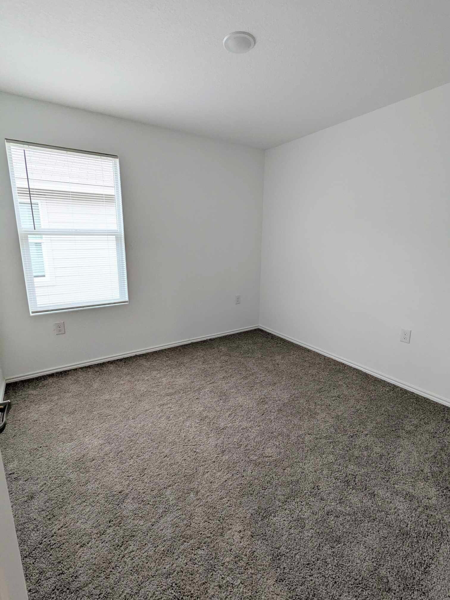 Building Photo - Room in House on Repeating Wy