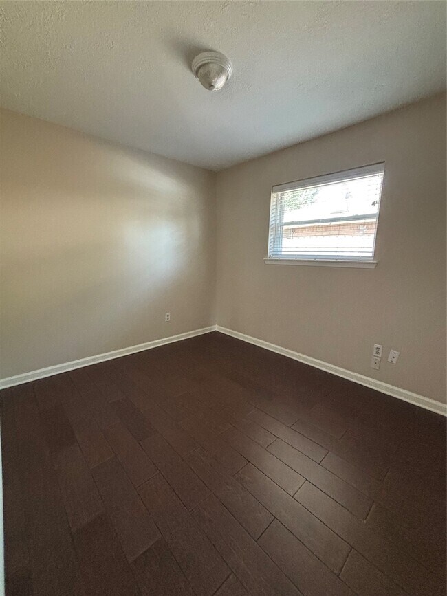 Building Photo - 409 Bellmar Ln