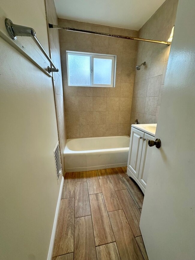 Building Photo - Available Now--3 bedroom 1 bath apartment walking distance to USD campus