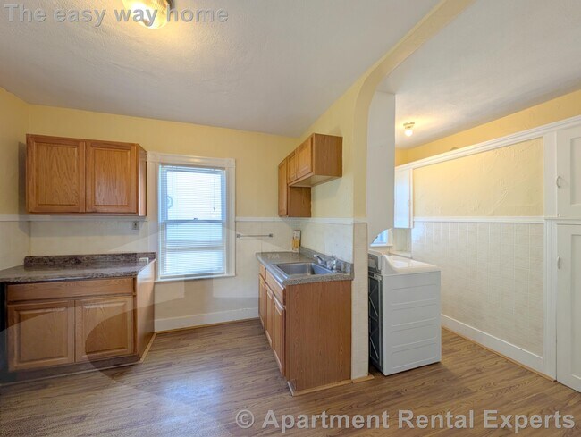 Building Photo - 58 Monument St