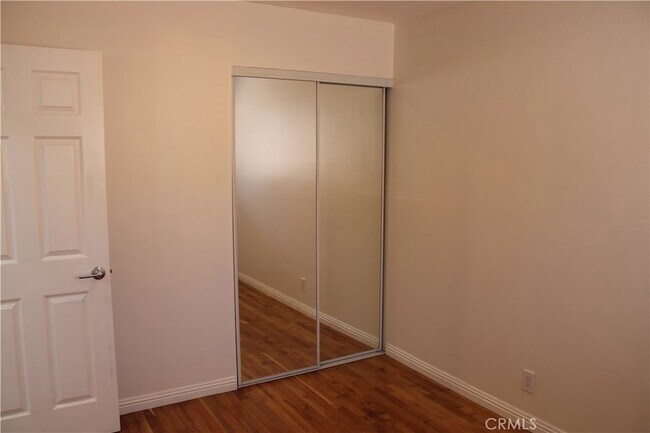 Building Photo - 5192 Robinwood Dr