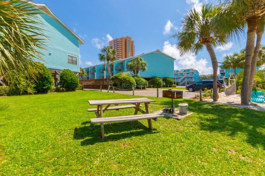 Building Photo - 700 W Beach Blvd