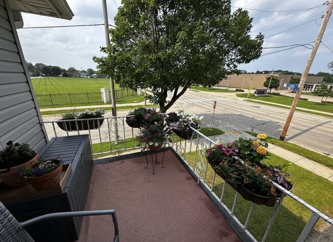 Building Photo - 4945A S Lake Dr