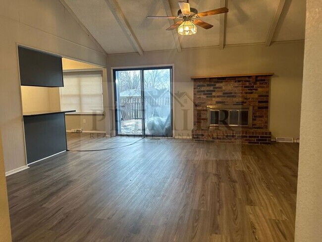 Building Photo - Spacious 3 bd/2 19716 E Millhaven St, Inde...