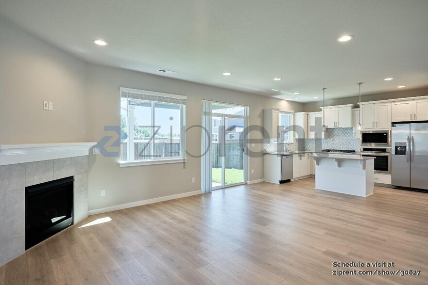 Building Photo - 200 N 87th Pl