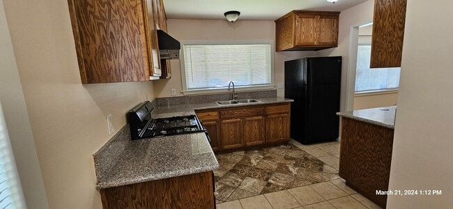 Building Photo - Charming Updated Single Story Home is Cent...