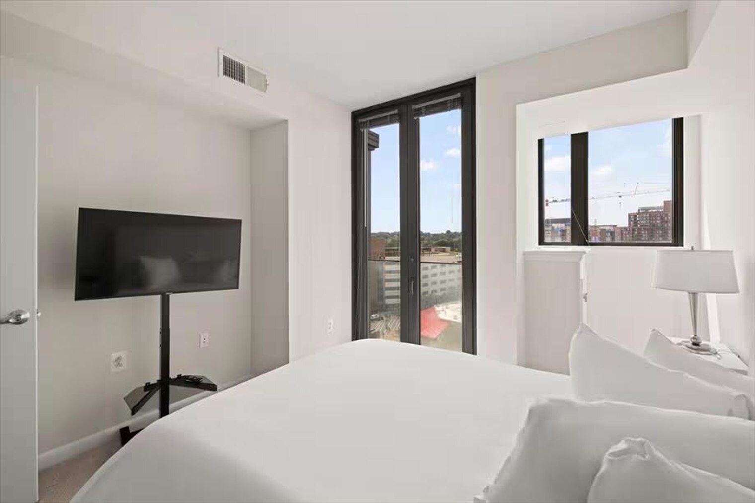 Building Photo - 1405 S Fern St