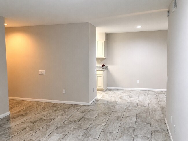 Building Photo - 1860 White Oak Dr