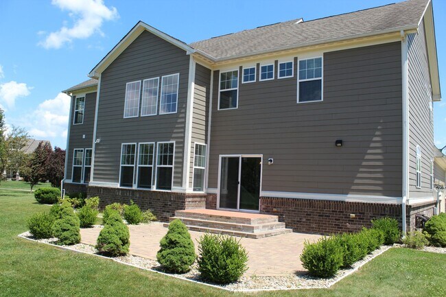 Building Photo - Absolutely Gorgeous 5 BR Estate Home in Br...