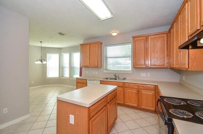 Building Photo - 5961 Whispering Lakes Dr