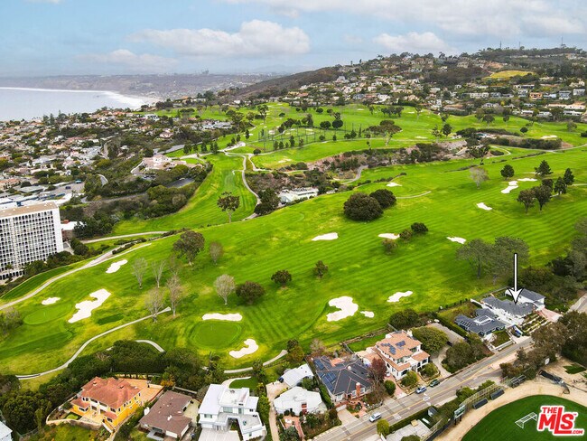 Building Photo - 1110 W Muirlands Dr