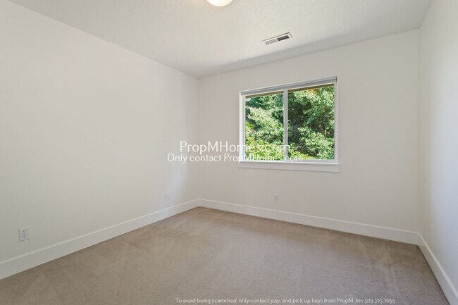 Building Photo - Spacious 5-Bedroom Oasis in the Heart of Five Oaks!
