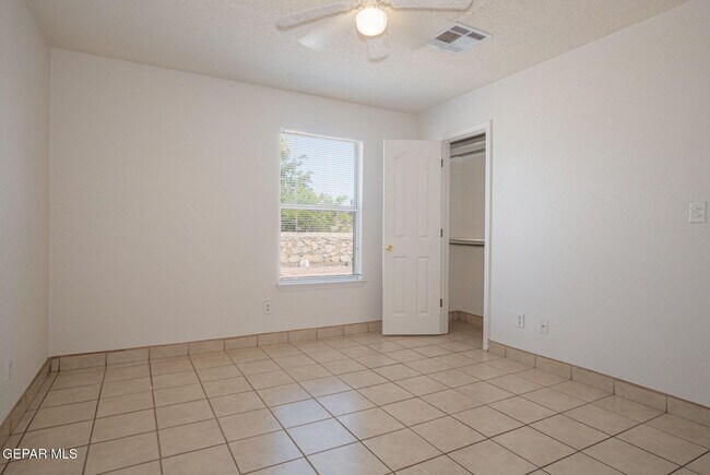Building Photo - 2352 Tierra Blanda Dr