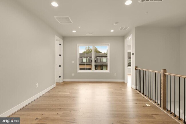 Building Photo - 6819 Isabella St