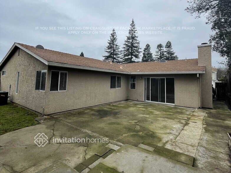 Building Photo - 529 Oakborough Ave