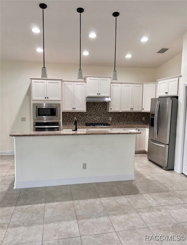 Building Photo - 2395 N Brentwood Cir