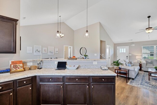 Building Photo - Bonus Room and Neighborhood POOL!