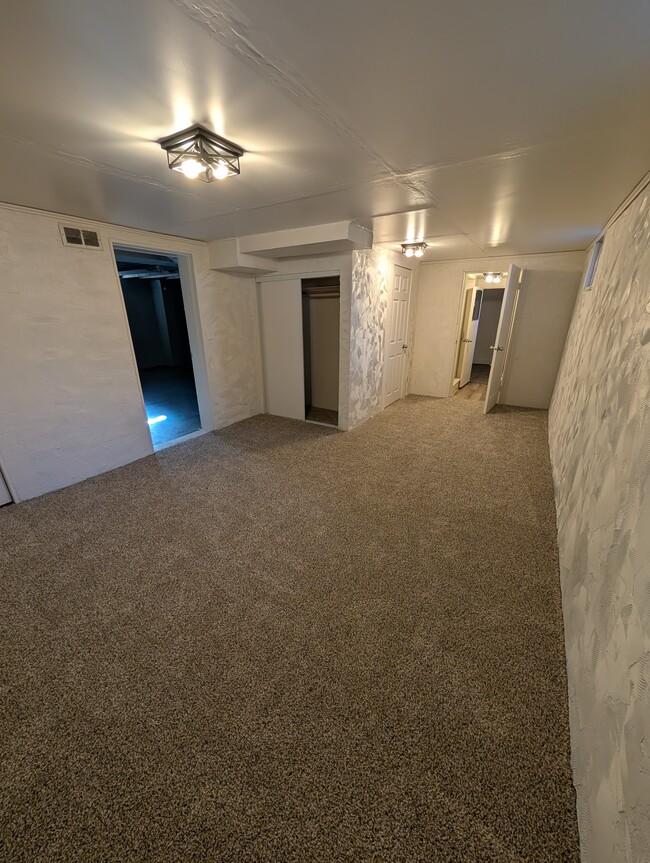 Building Photo - 225 N Main St