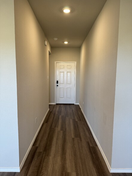 Building Photo - 402 Stone Vly Rd