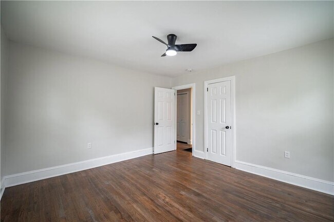 Building Photo - 2137 Delowe Dr