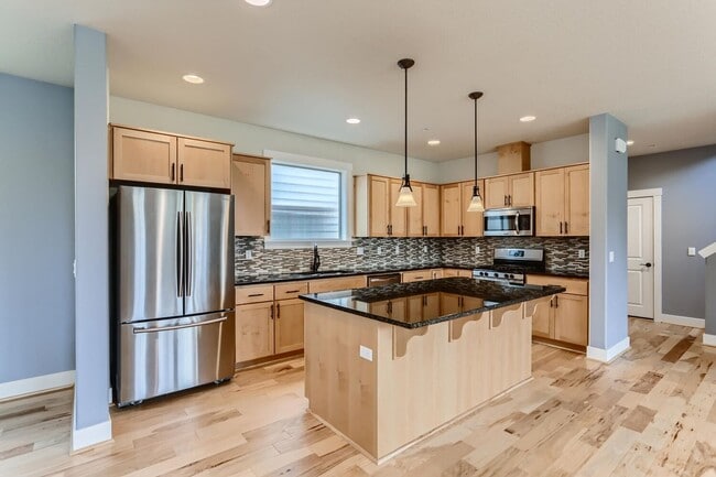 Building Photo - Elegant Orenco Home with Granite Kitchen, Fireplace & Private Greenspace