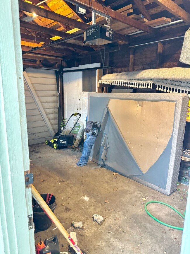 Building Photo - Rose City Park Bungalow with Finished Atti...