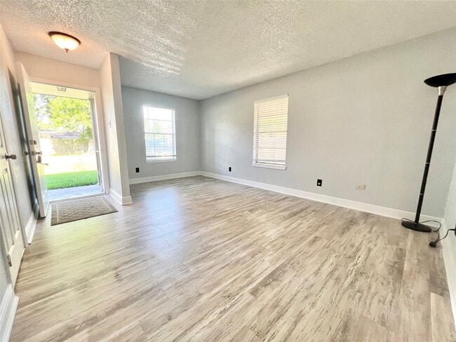 Building Photo - 4021 Avenue Q 1/2