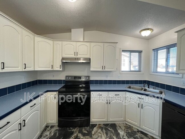 Building Photo - 2516 15th St S