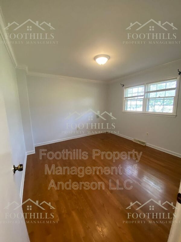 Building Photo - 102 Windemere Way