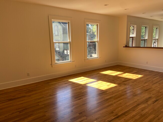 Building Photo - 237 Stuart Ave