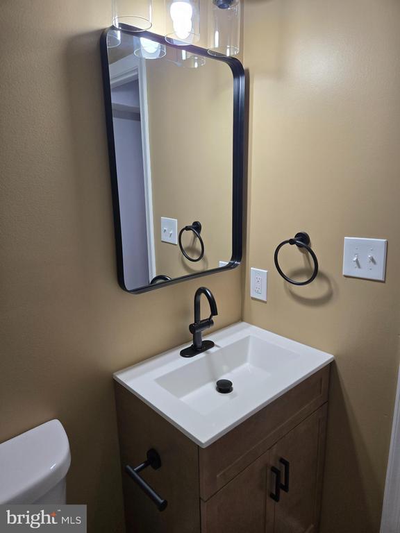 Building Photo - 33 S Ann St