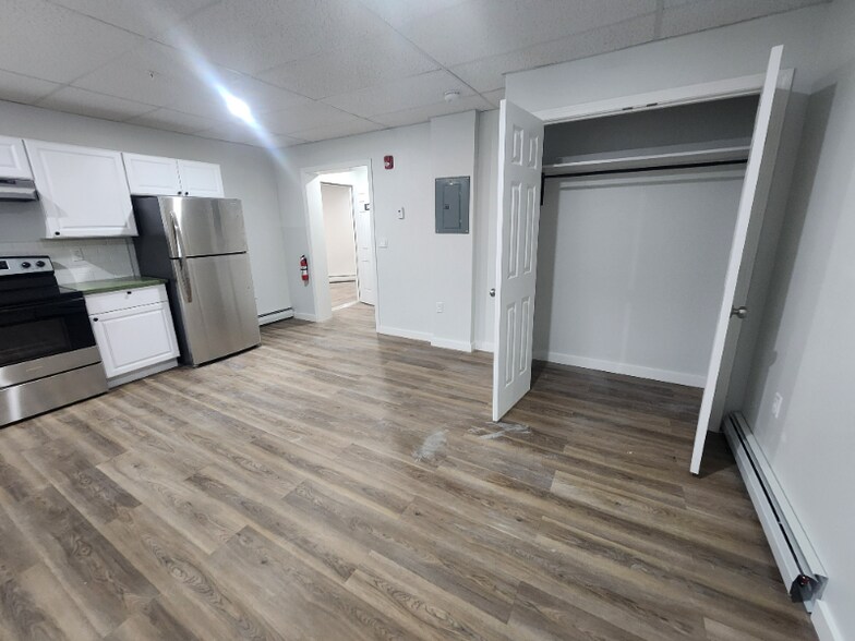 Building Photo - 151 S Main St