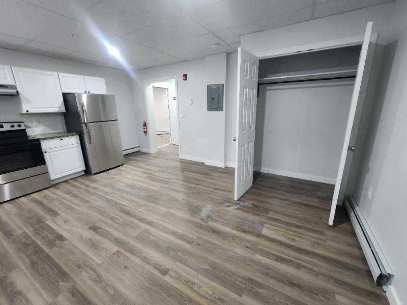 Building Photo - 151 S Main St