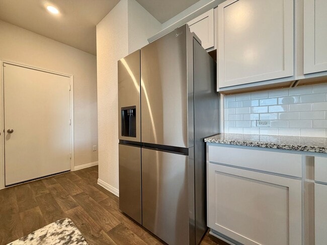 Building Photo - 904 Vogel Dr