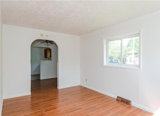 Building Photo - 57 Walbrook Ave