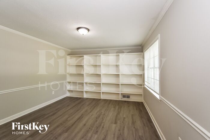 Building Photo - 6385 Kinston Park Dr