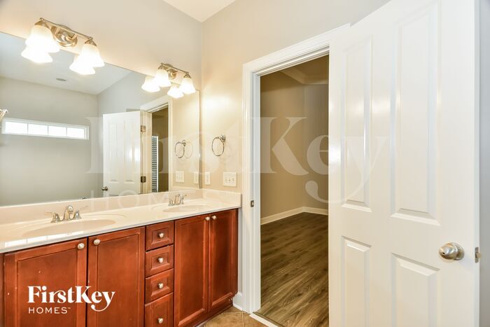 Building Photo - 6957 Sunnywood Dr