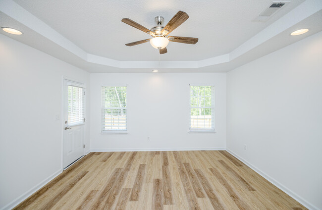 Building Photo - 245 Farmington Dr