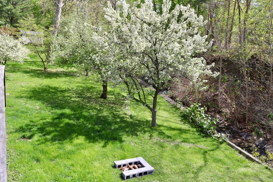 Building Photo - 24 Forest Hills Dr