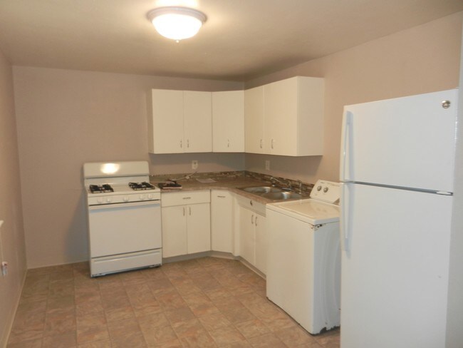 Building Photo - 5220 W 5th Ave