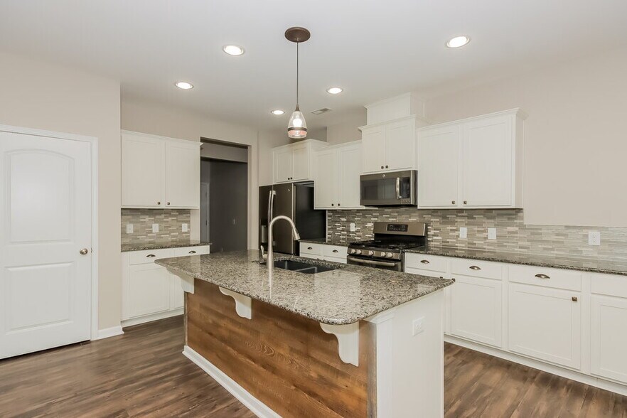 Building Photo - 1326 Aurora Ct