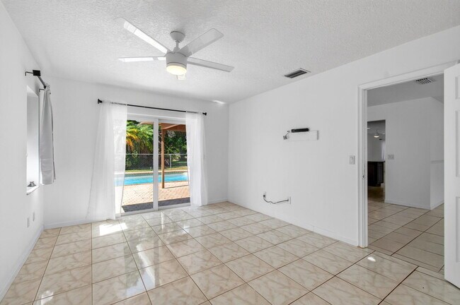 Building Photo - 4760 Bison St