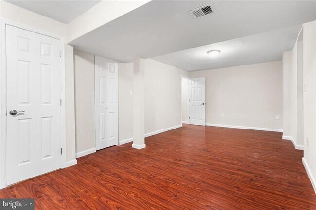 Building Photo - 2807 Falling Brook Terrace