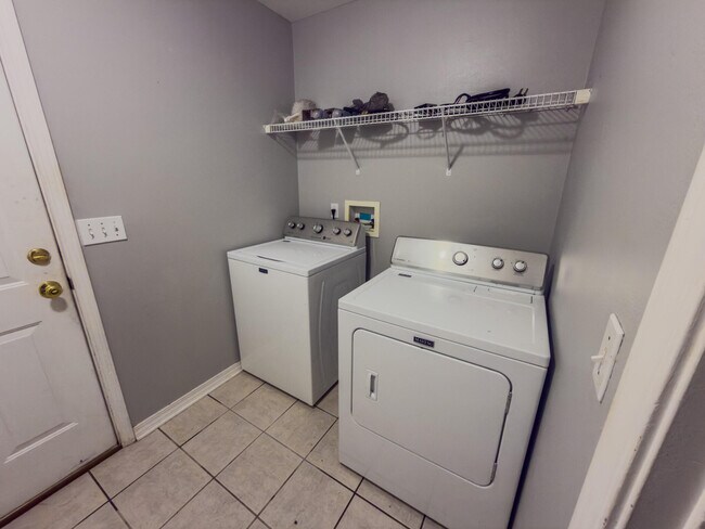 Building Photo - 2548 Houston Cir