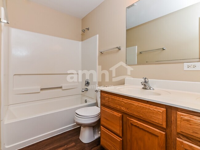 Building Photo - 204 Winding Trl